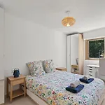 Vue Exceptionnelle Et Montagne , Piscine Et Tennis Apartamento *