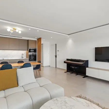 Vue Exceptionnelle Et Montagne , Piscine Et Tennis Appartement *